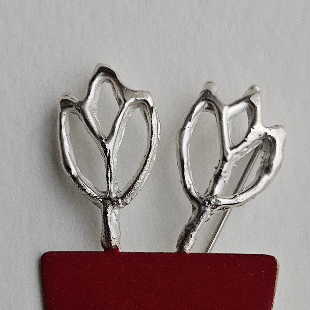 broche Tulips in a pot
